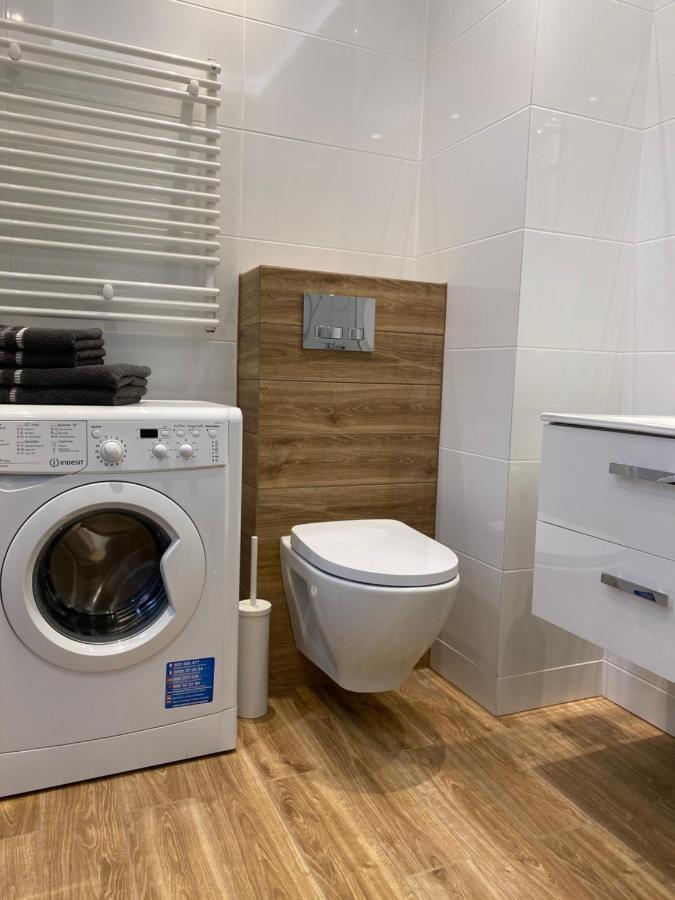 2 Tyskie Apartamenty Z Ogrodkiem Tychy Bagian luar foto