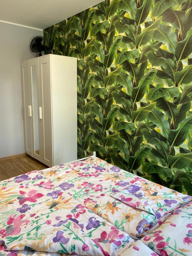 2 Tyskie Apartamenty Z Ogrodkiem Tychy Bagian luar foto