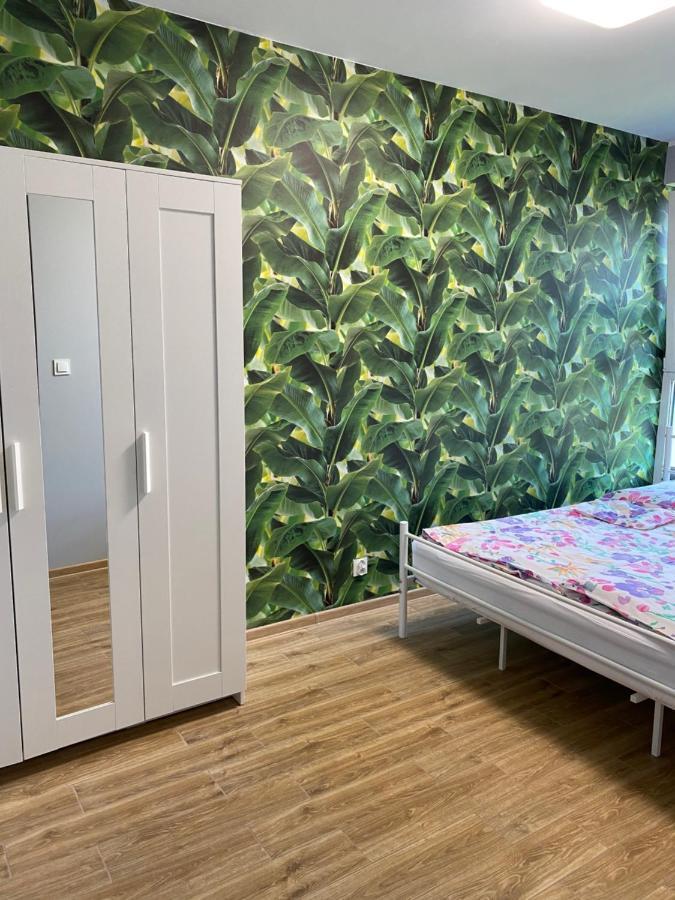 2 Tyskie Apartamenty Z Ogrodkiem Tychy Bagian luar foto