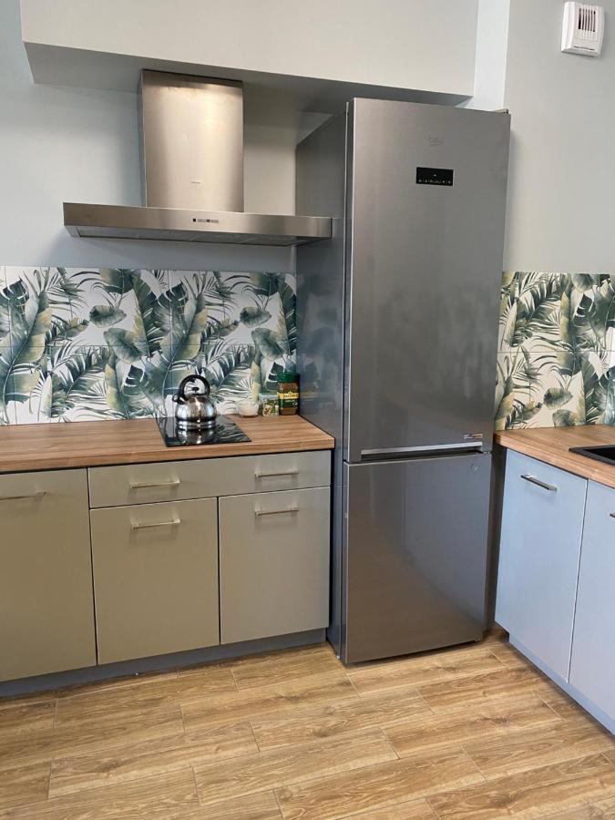 2 Tyskie Apartamenty Z Ogrodkiem Tychy Bagian luar foto