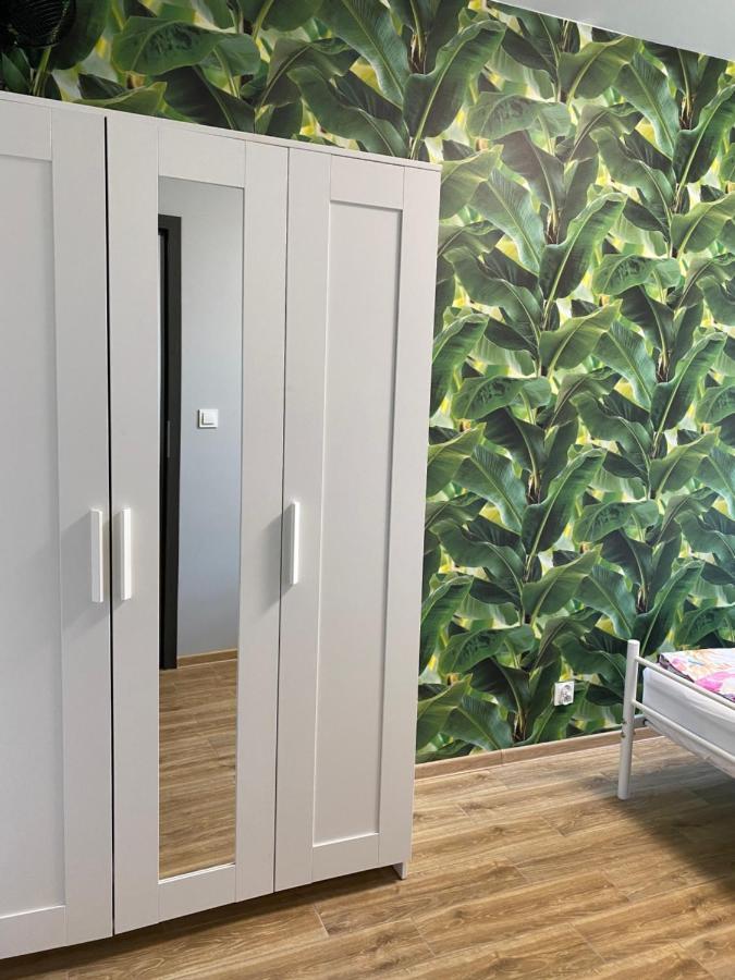 2 Tyskie Apartamenty Z Ogrodkiem Tychy Bagian luar foto