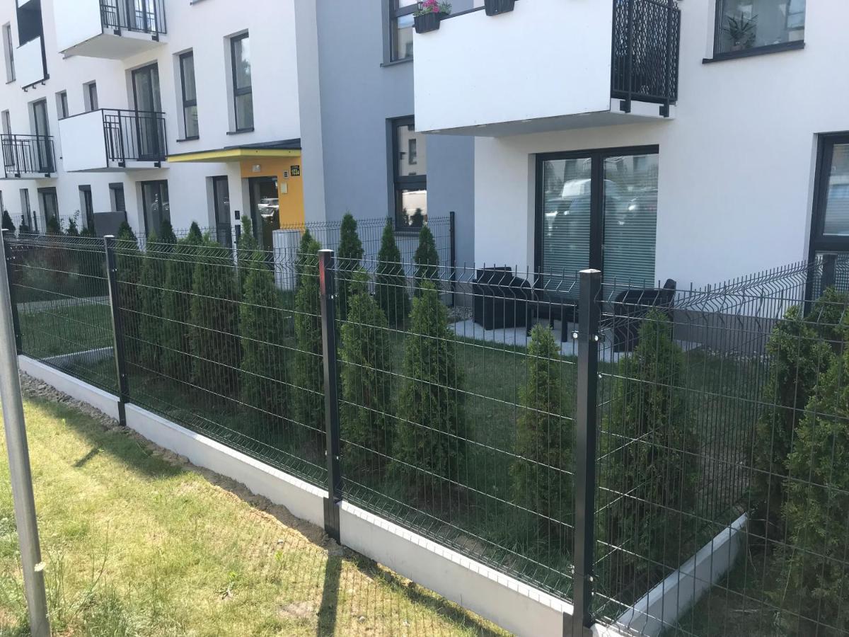 2 Tyskie Apartamenty Z Ogrodkiem Tychy Bagian luar foto