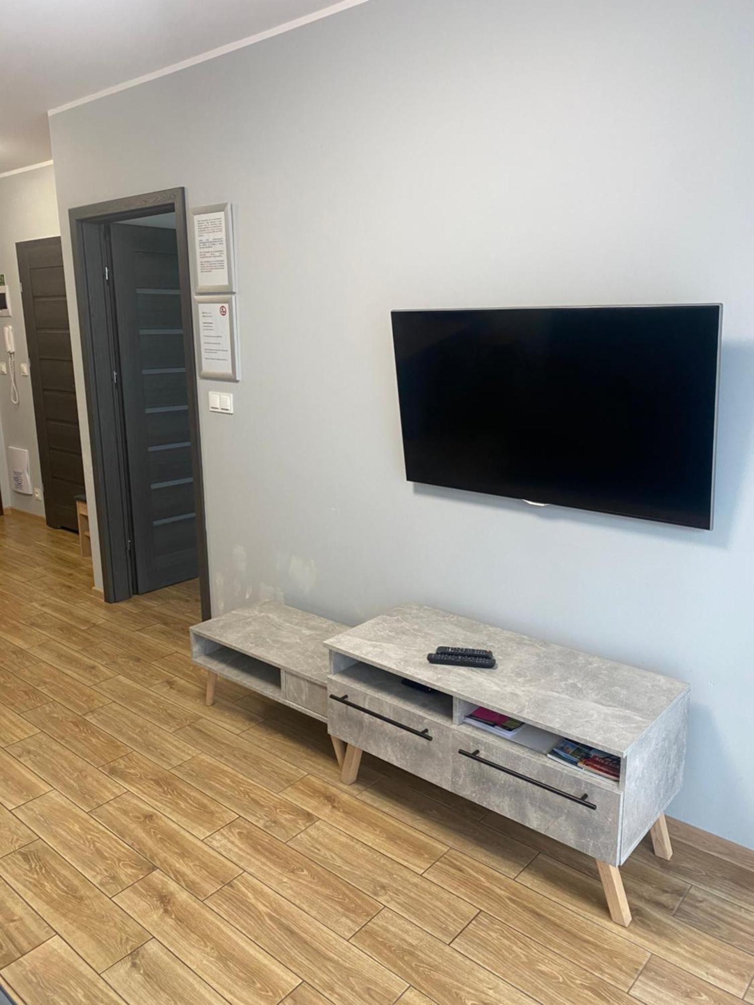2 Tyskie Apartamenty Z Ogrodkiem Tychy Bagian luar foto