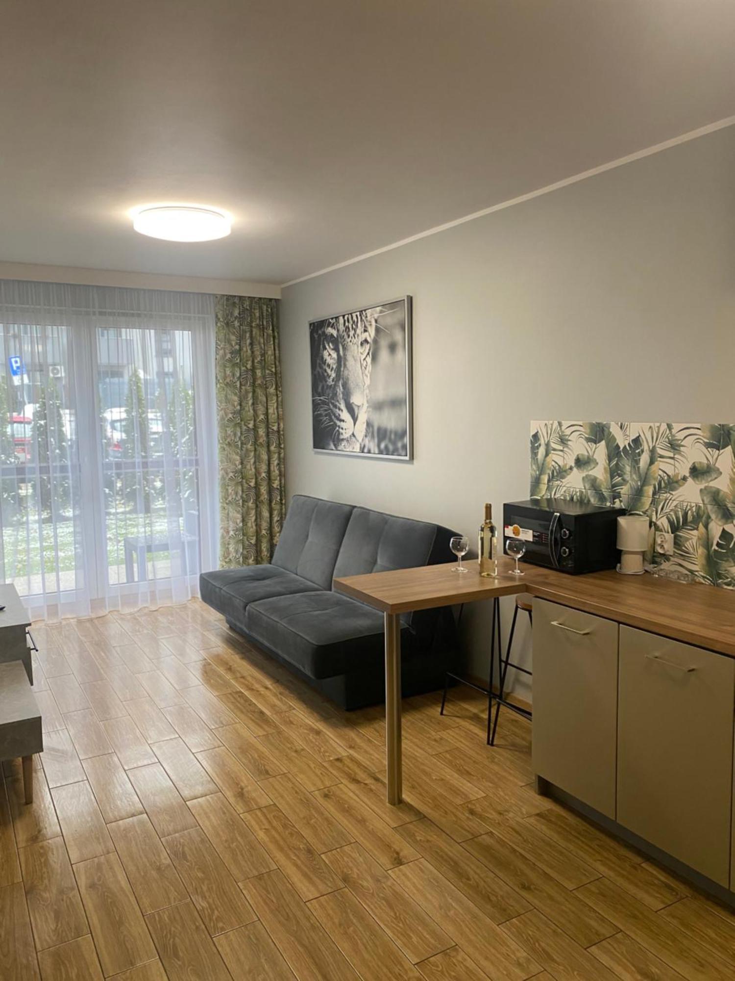 2 Tyskie Apartamenty Z Ogrodkiem Tychy Bagian luar foto