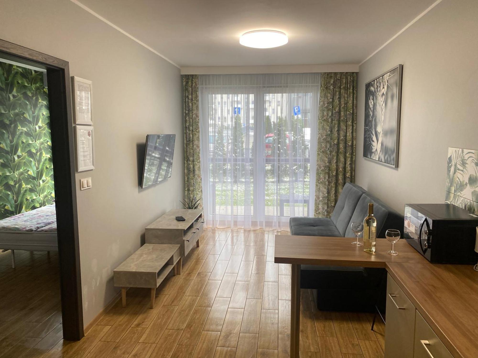 2 Tyskie Apartamenty Z Ogrodkiem Tychy Bagian luar foto
