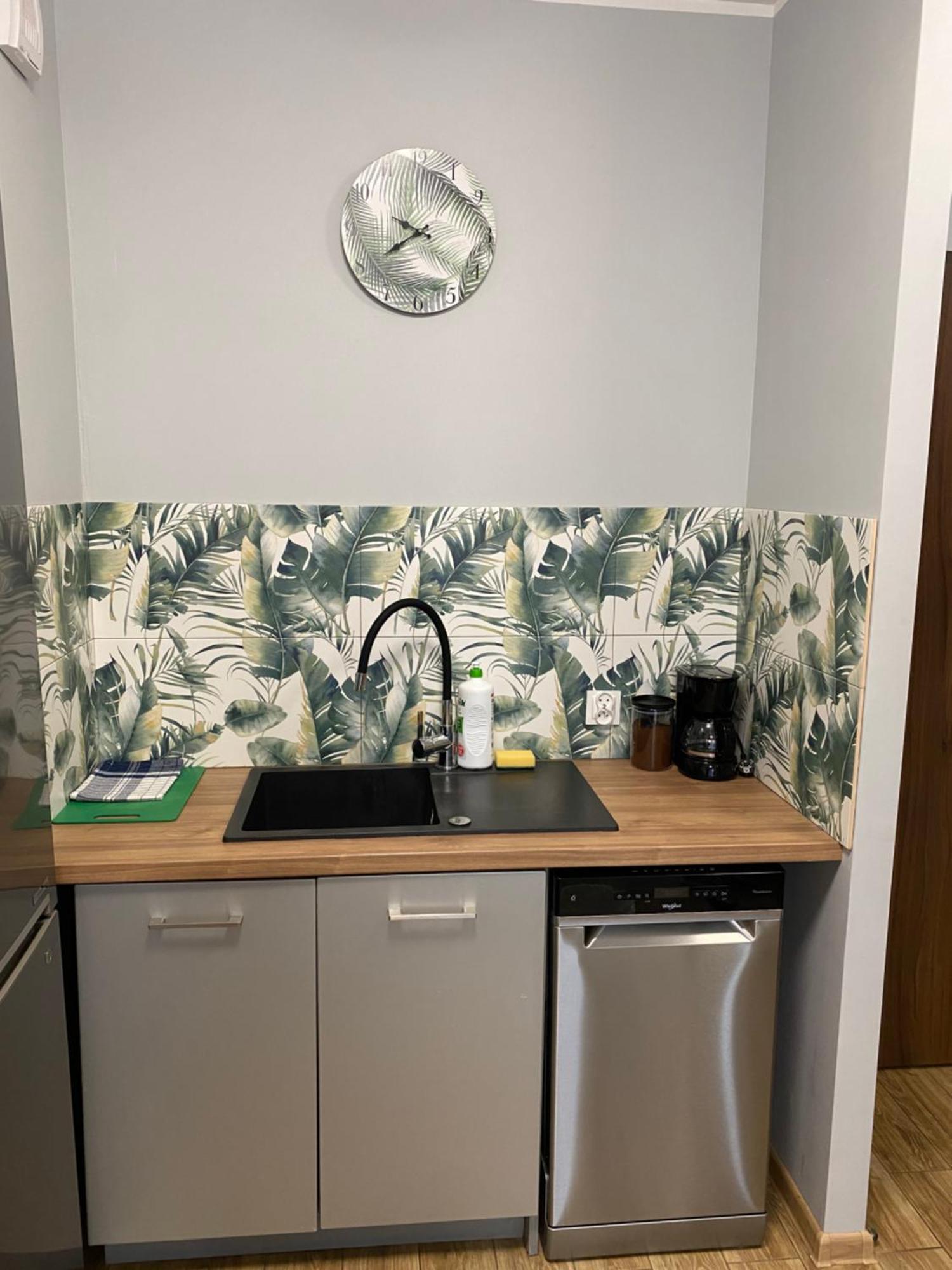 2 Tyskie Apartamenty Z Ogrodkiem Tychy Bagian luar foto