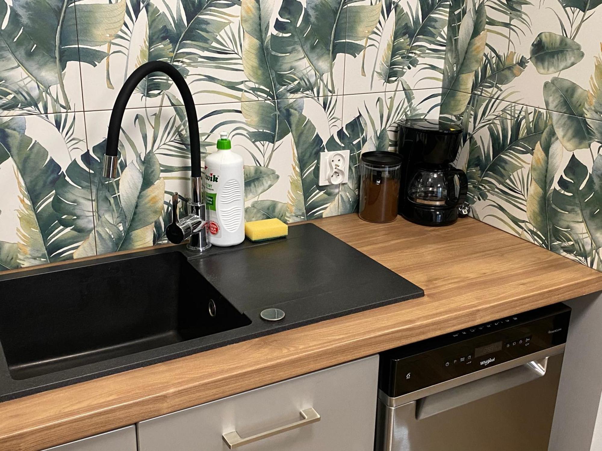 2 Tyskie Apartamenty Z Ogrodkiem Tychy Bagian luar foto