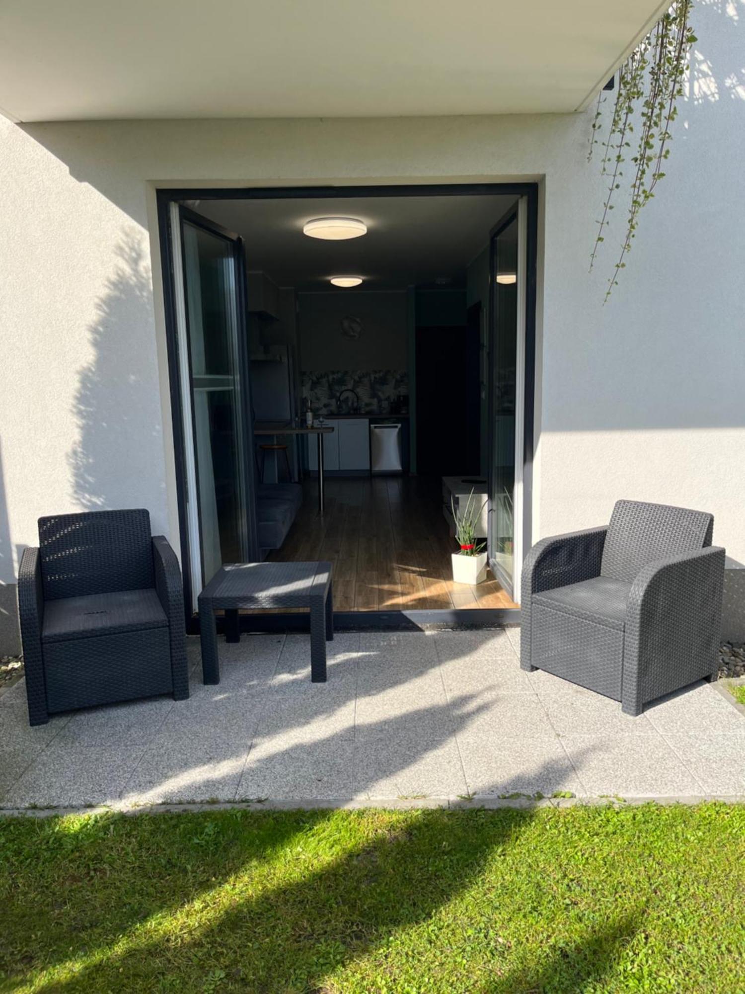 2 Tyskie Apartamenty Z Ogrodkiem Tychy Bagian luar foto