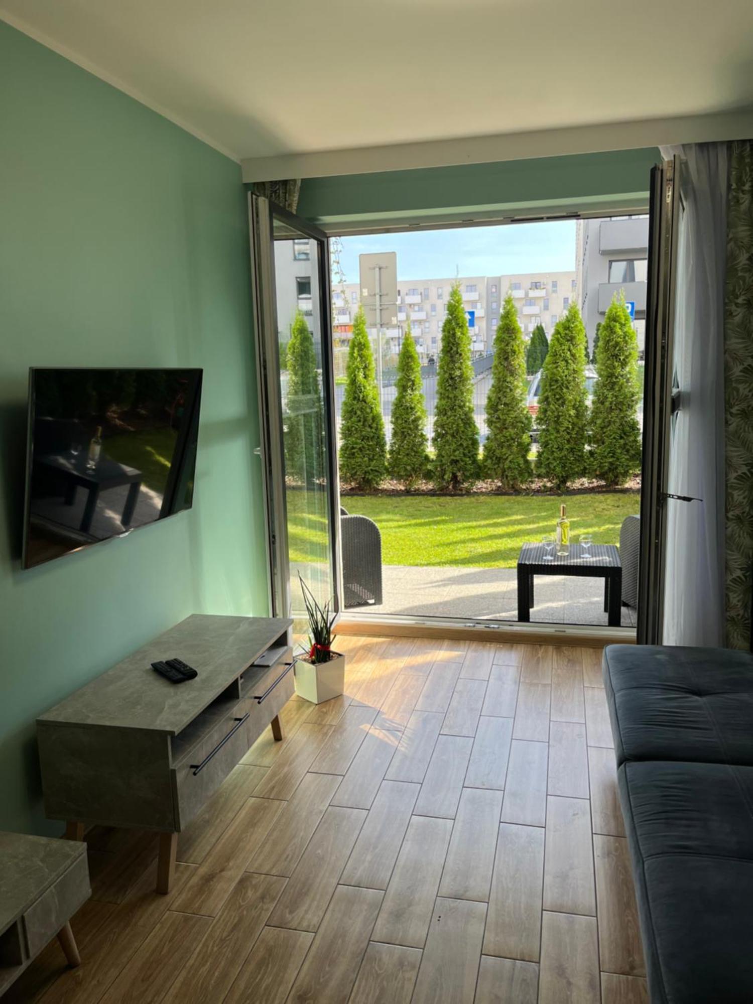 2 Tyskie Apartamenty Z Ogrodkiem Tychy Bagian luar foto